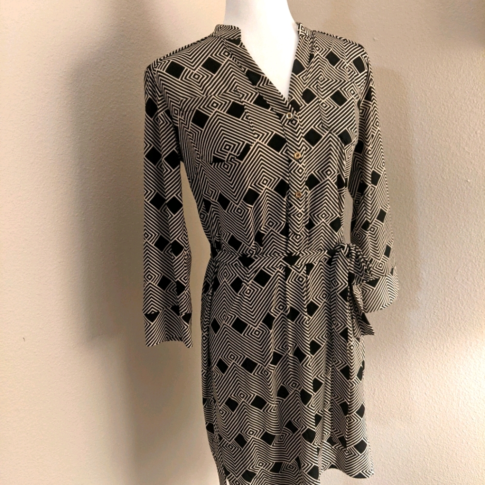Donna Morgan size 4 Black and white shift dress
